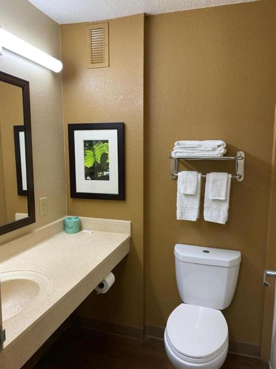 Suburban Studios Winston-Salem Near Hanes Mall Luaran gambar